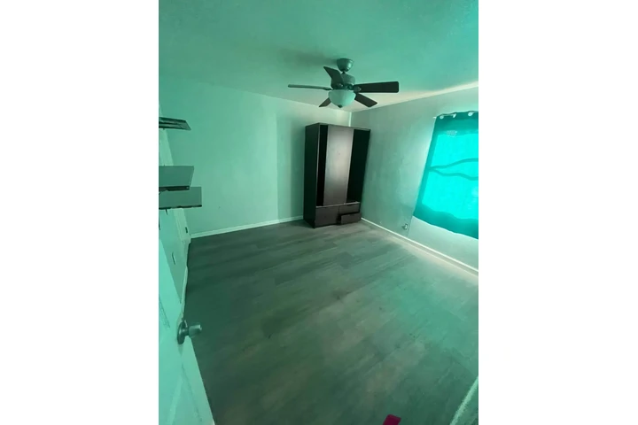 $850 : Se Renta Cuarto image 2