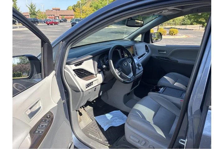 $12000 : 2015 Sienna XLE image 2