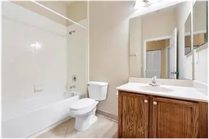 $2450 : Rental property with 2 bedro image 5