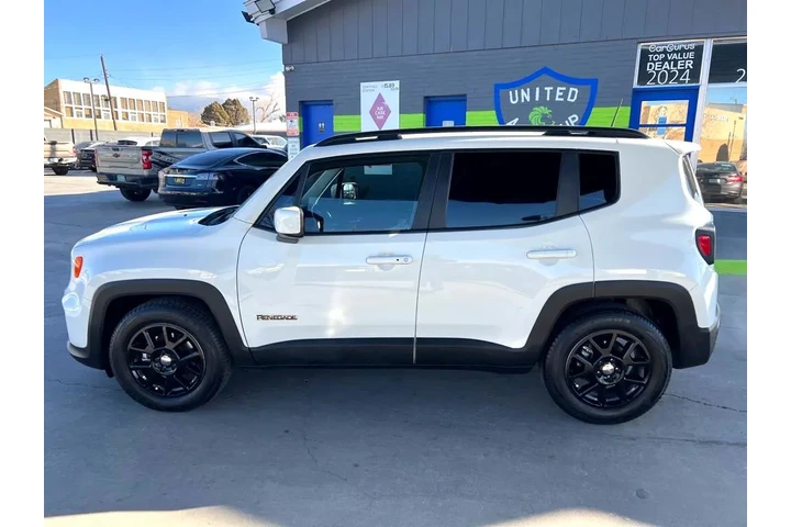 2021 Renegade Latitude image 8