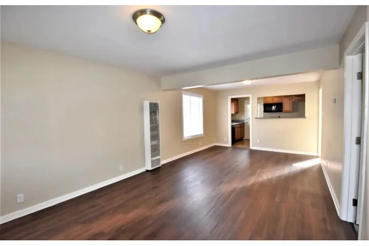 $1900 : 2 bedroom house in south LA image 2