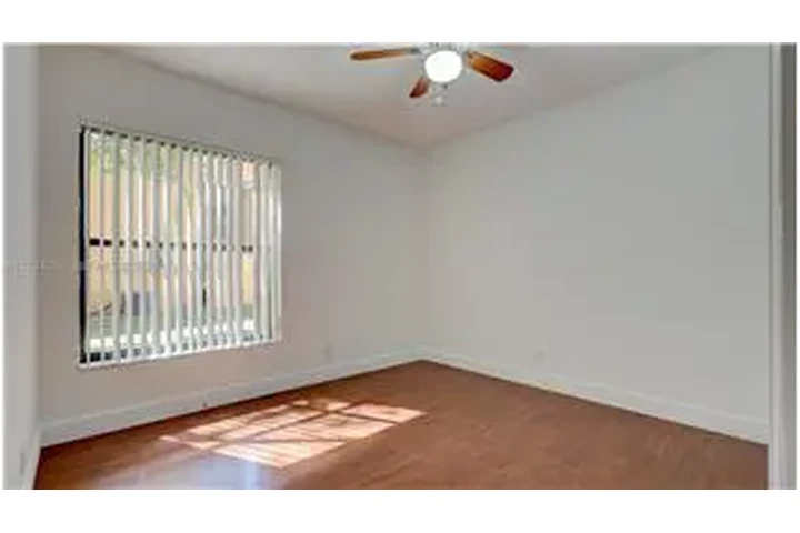 $2425 : Rental property with 3 bedro image 8