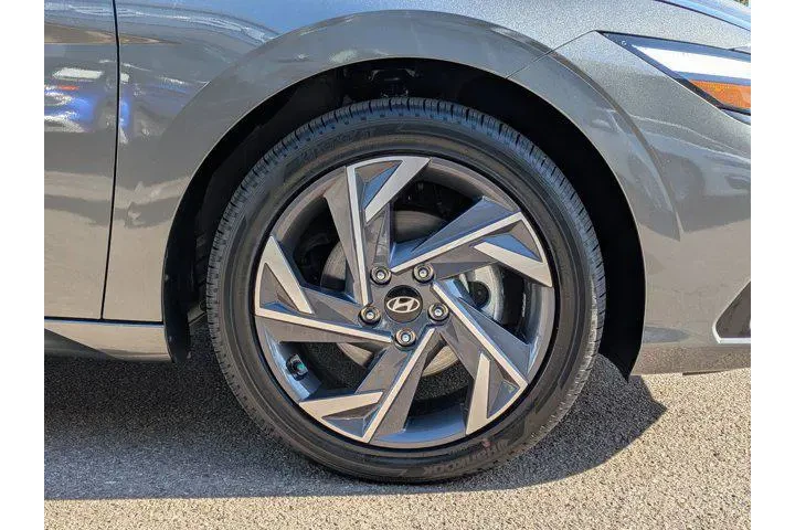 $29977 : Hyundai ELANTRA Hybrid 2025 image 7