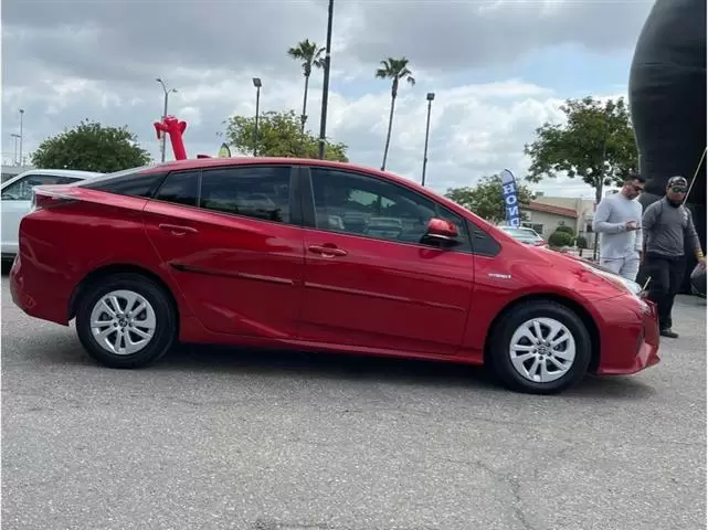 2016 Toyota Prius Two image 2