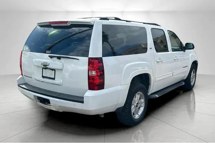 $15995 : Chevrolet Suburban 2013 4x4 image 2