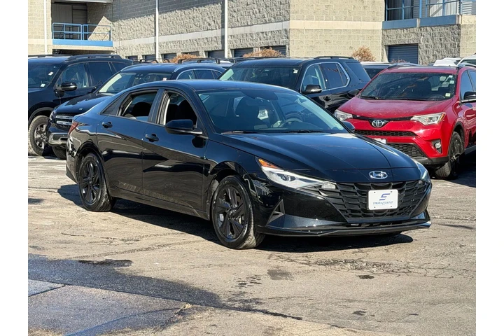 $21987 : Hyundai ELANTRA 2022 SEL 4dr image 1
