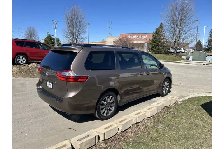 $17900 : 2020 Sienna LE 7-Passenger image 6