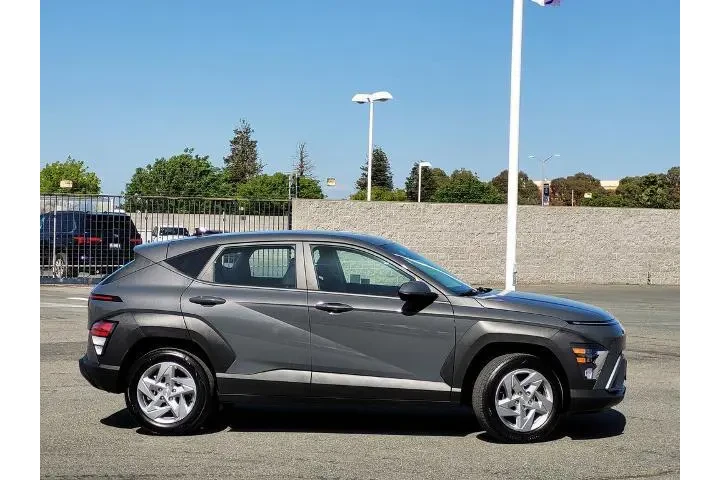 $26900 : Hyundai KONA 2025 SE 4dr Cro image 3