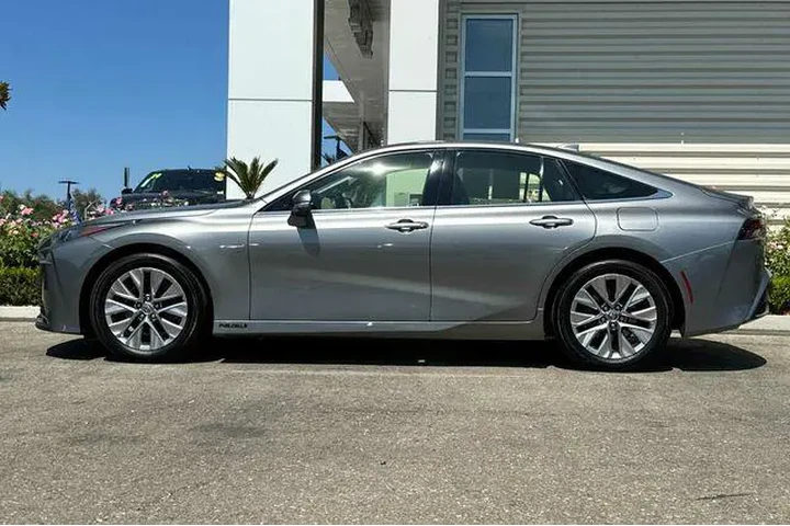 $11575 : Toyota Mirai 2021 XLE 4dr Se image 6