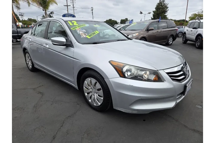 $9697 : Honda Accord 2012 LX 4dr Sed image 4
