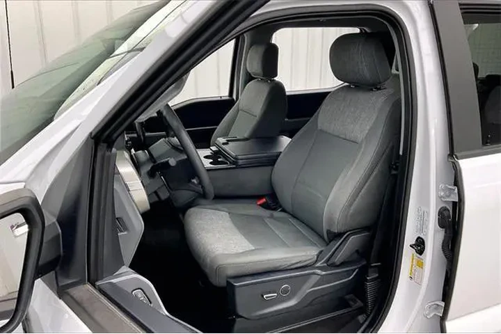 $17990 : Ford F-150 2021 4x4 XLT 4dr image 8