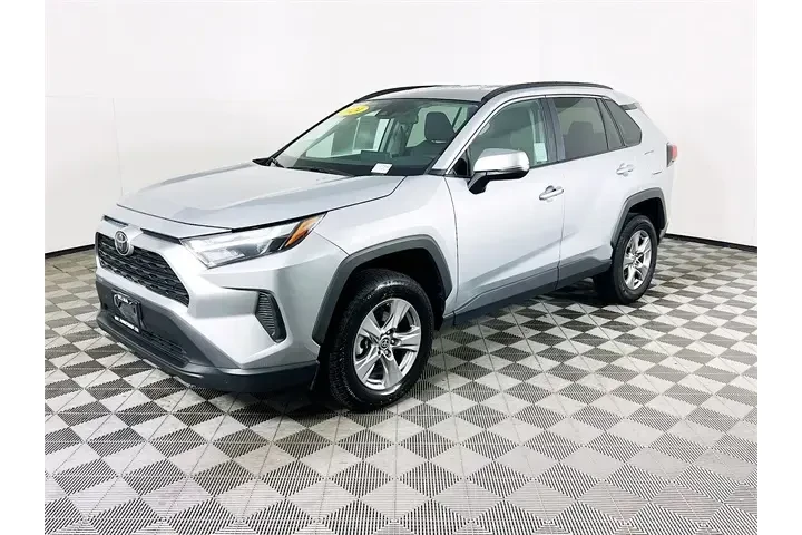 $25800 : Toyota RAV4 2024 XLE 4dr SUV image 3