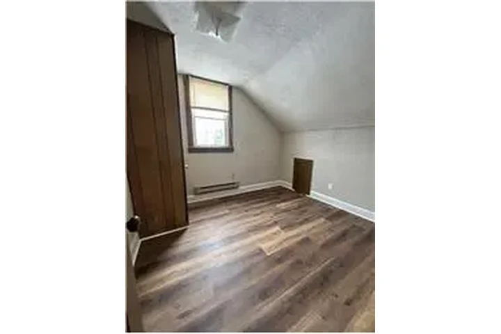 $600 : Rental property with 2 bedro image 8