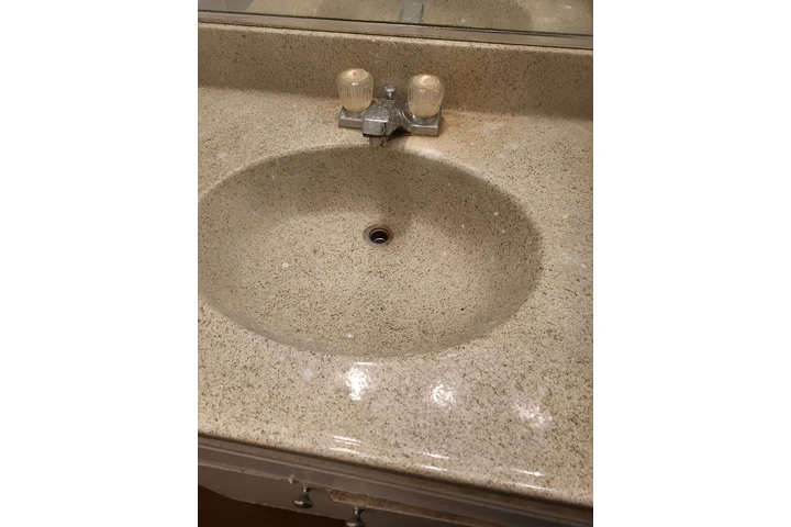 $2200 : South Towers Bonnie Brae image 9