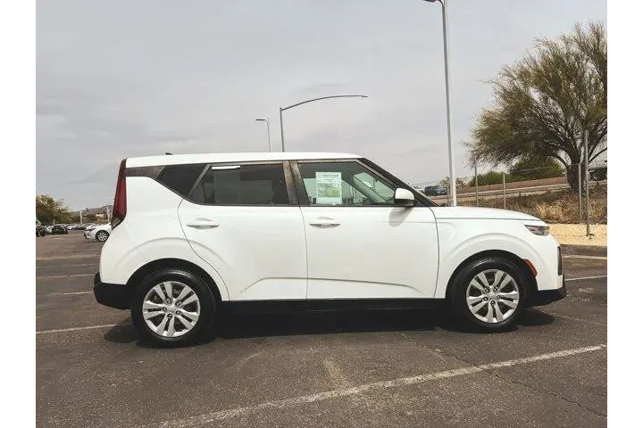 $11997 : Kia Soul 2022 LX 4dr Crossov image 6