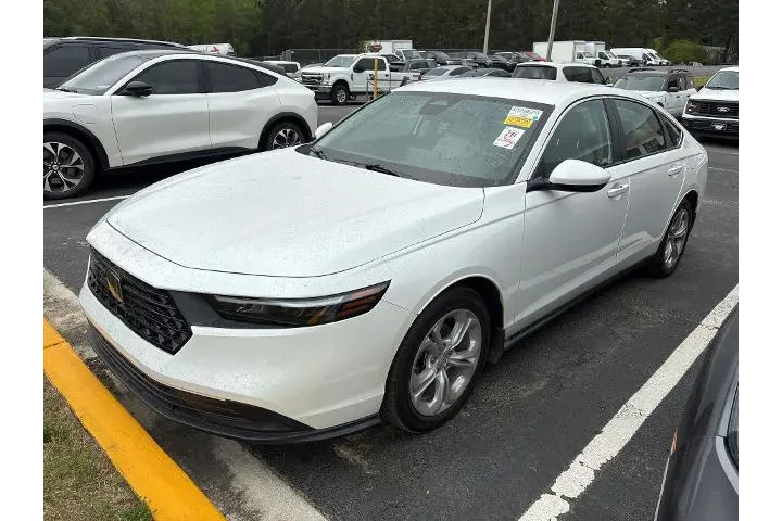 $26676 : Honda Accord 2025 LX 4dr Sed image 1