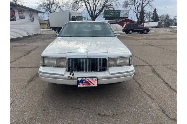 $2990 : 1993 Town Car Cartier image 4