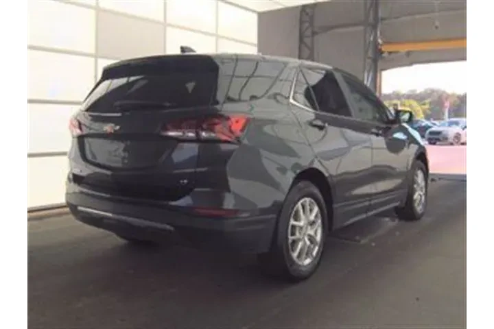 $20105 : Chevrolet Equinox 2023 LT 4d image 2