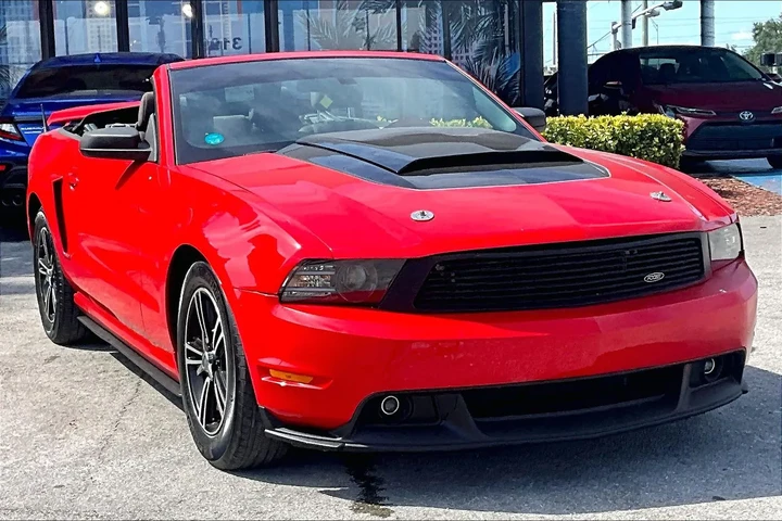 $1500 : MUSTANG CONVERTIBLE 2D image 2