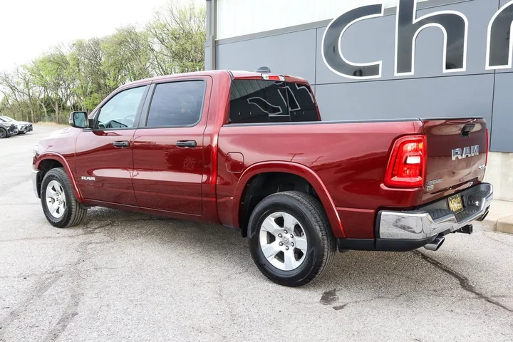 $40587 : 2025 1500 Big Horn 4x4 Crew C image 6