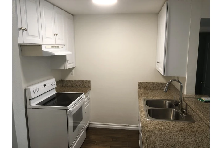 $2000 : Apartment image 2