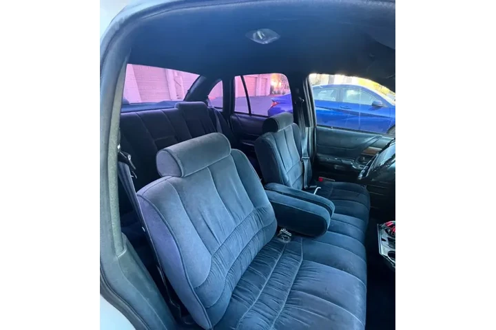 $750 : 93 Ford Crown Victoria image 3