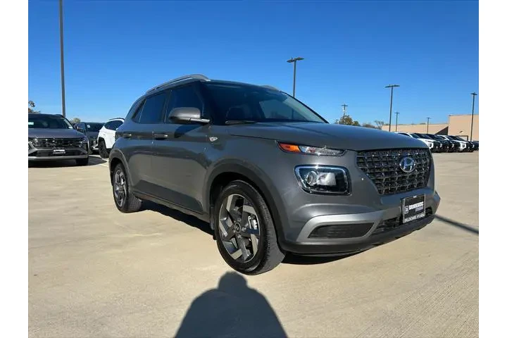 $18895 : Hyundai VENUE 2024 SEL 4dr C image 3