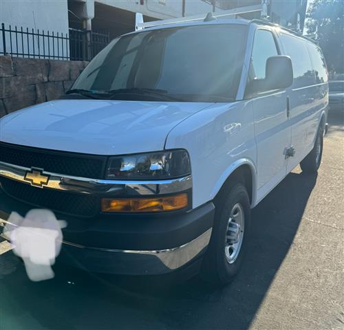 $39000 : 2022 Chevro 2500 express cargo image 1