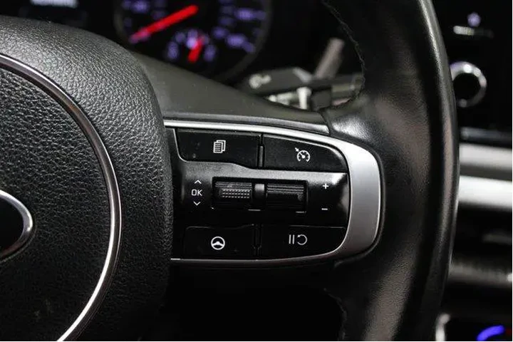 $21951 : Kia K5 2021 GT-Line 4dr Seda image 10