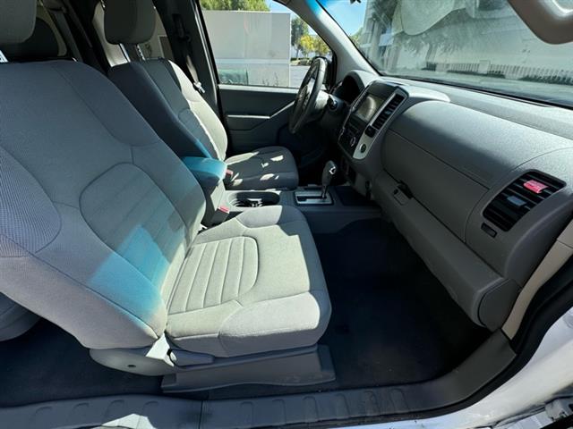 2019 Frontier 2WD King Cab I4 image 10