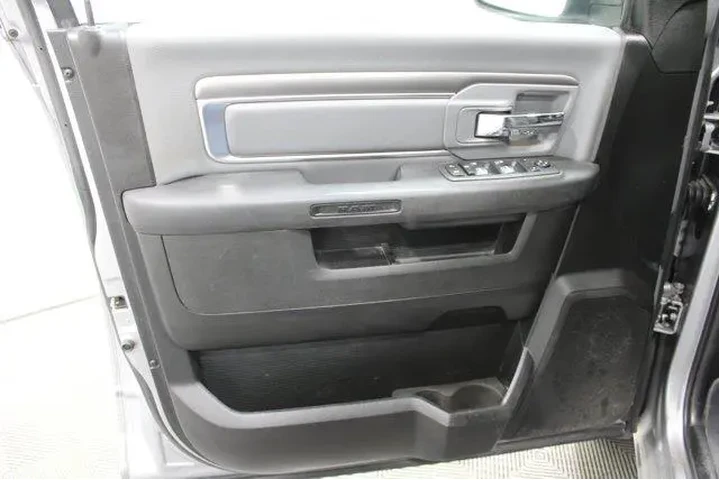 $27909 : Ram 1500 Classic 2021 4x4 SL image 5