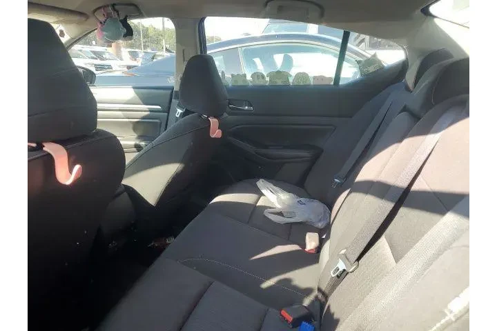 $17159 : Nissan Altima 2022 2.5 SV 4d image 6