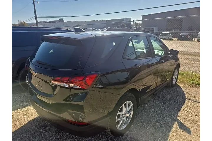 $21771 : Chevrolet Equinox 2023 LS 4d image 3