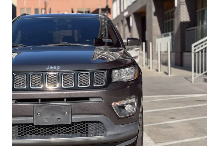 $11990 : 2019 JEEP COMPASS image 4