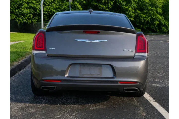$7999 : 2018 300 S image 9