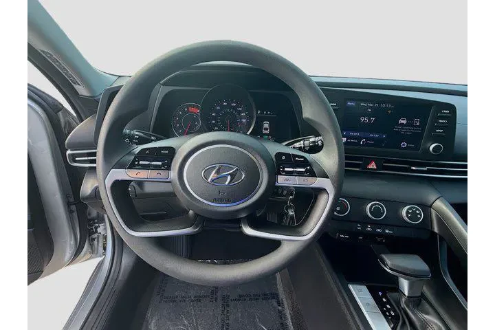 $15923 : Hyundai ELANTRA 2023 SE 4dr image 8