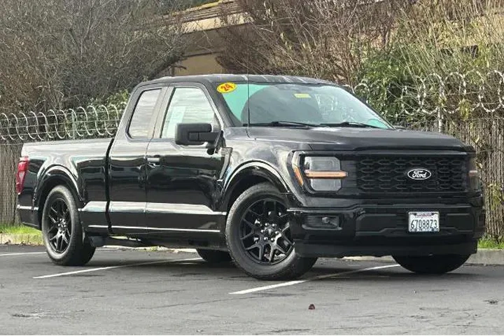 $36749 : Ford F-150 2024 4x2 STX 4dr image 2