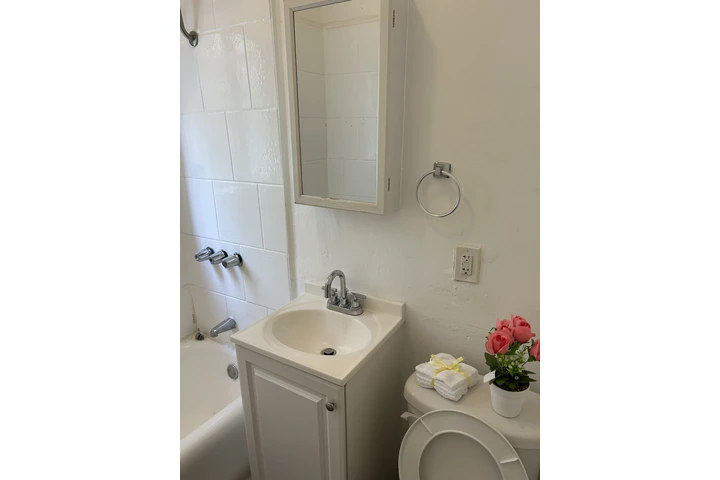 $1475 : Estudio Cerca de Downtown LA image 3