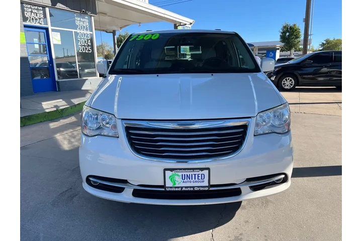 2013 Town & Country Touring image 2