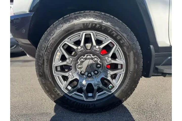 $86395 : 2024 GMC HUMMER EV SUV2024 GM image 1