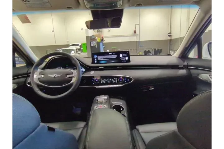 $39764 : Genesis GV70 2024 AWD 2.5T S image 9