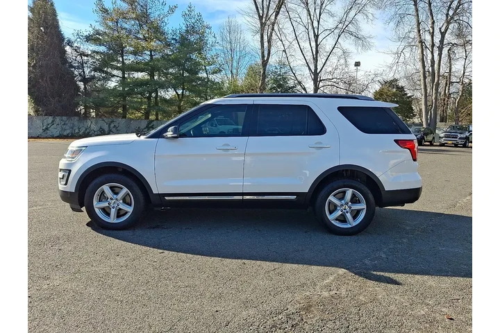 $15750 : Ford Explorer 2017 AWD XLT 4 image 4