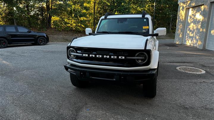 $45700 : PRE-OWNED 2022 FORD BRONCO OU image 3