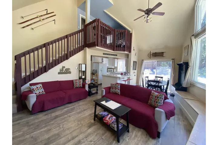 $1600 : 🚨Wrightwood chalet🚨with view image 2