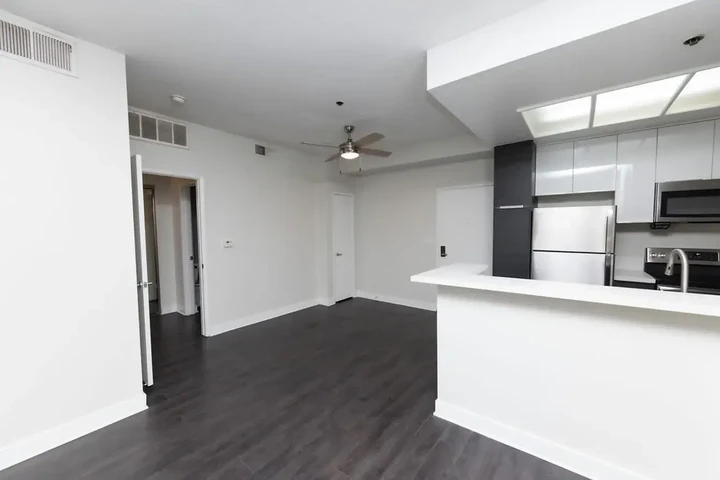 $1400 : 1bed and 1bath for rent image 4