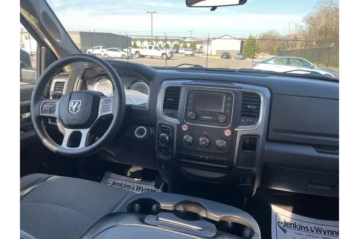 $29953 : Ram 1500 Classic 2024 4x4 SL image 9