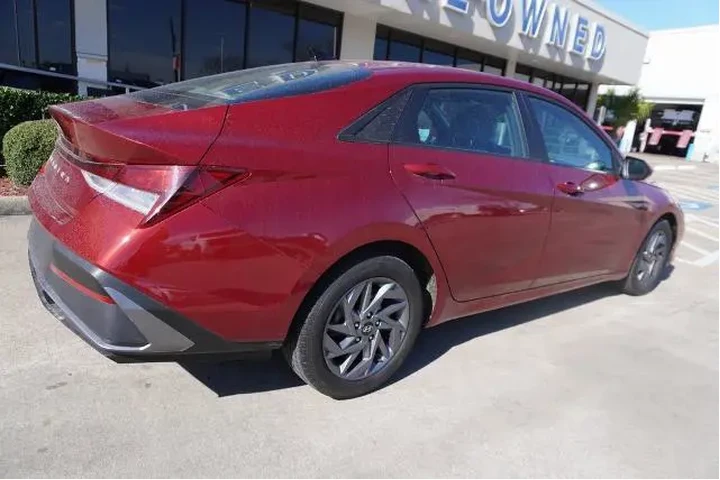 $19488 : Hyundai ELANTRA 2024 SEL 4dr image 6