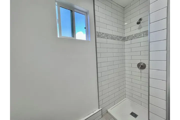 $1850 : SE RENTA Estudio Nuevo 90044 image 9
