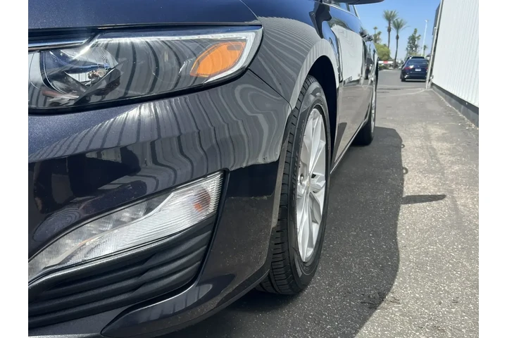 $17794 : Chevrolet Malibu 2023 LT 4dr image 9