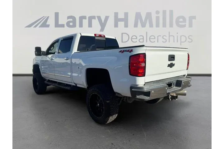 Chevrolet Silverado 2500HD 2 image 3